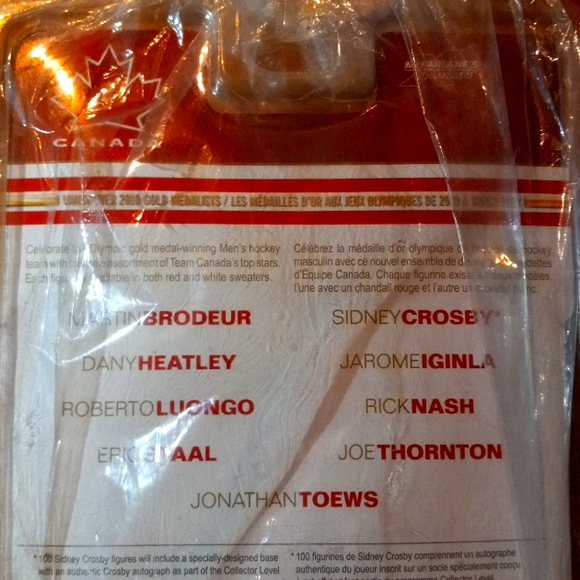 FIGURE Thornton won Stanley cup on Florida last year. Amazing athlet+nice guy - Picture 6 of 7